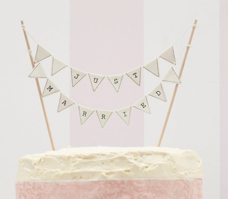 Kuchengirlande "Just Married" in Ivory